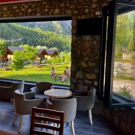 Villa Cntr Park Valbone